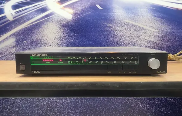 GRUNDIG T 7000 front-rev